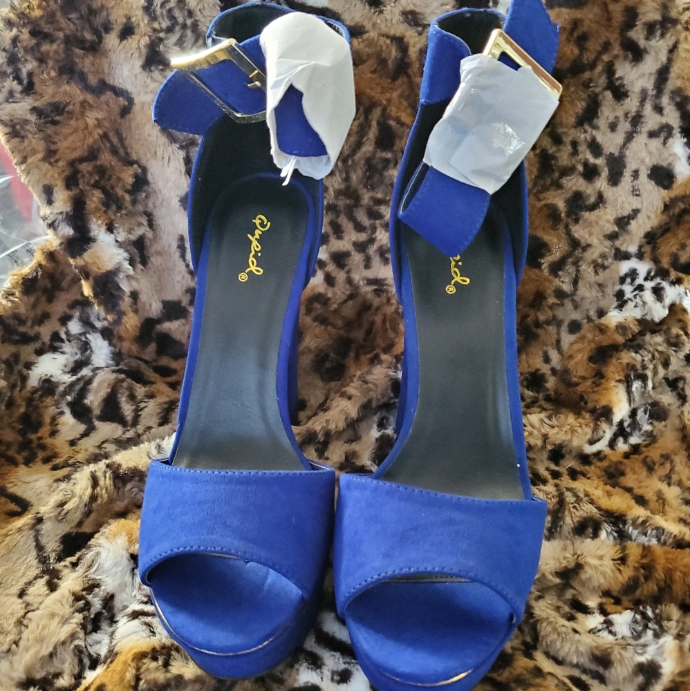 Heels - Picture 2 of 2